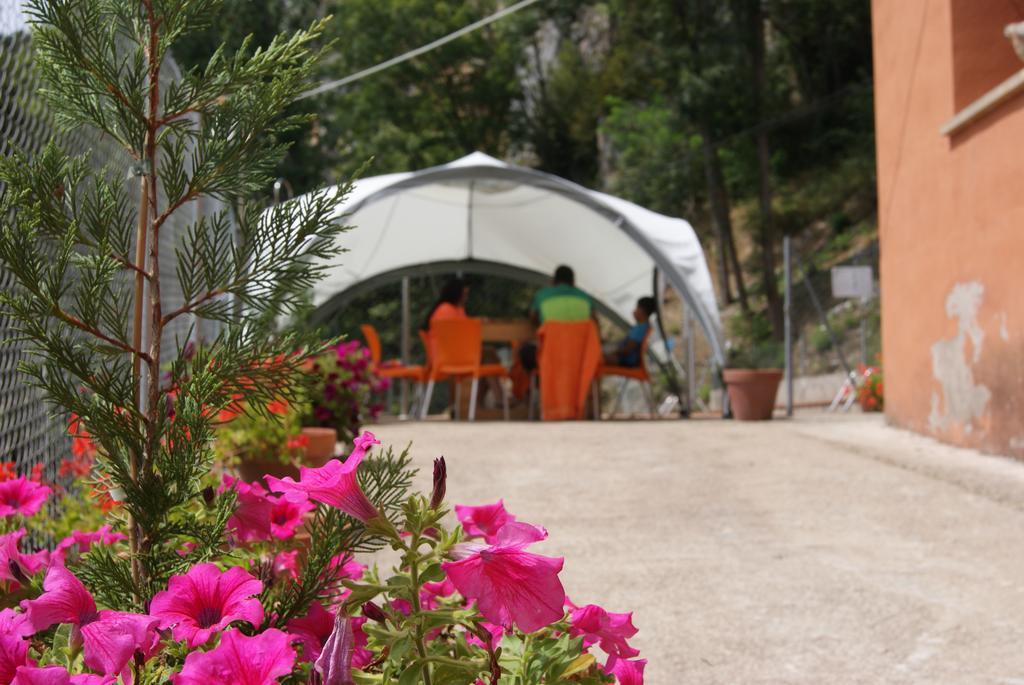 Alberg Roques Blanques รีเวสเดเฟรแซร์ ภายนอก รูปภาพ